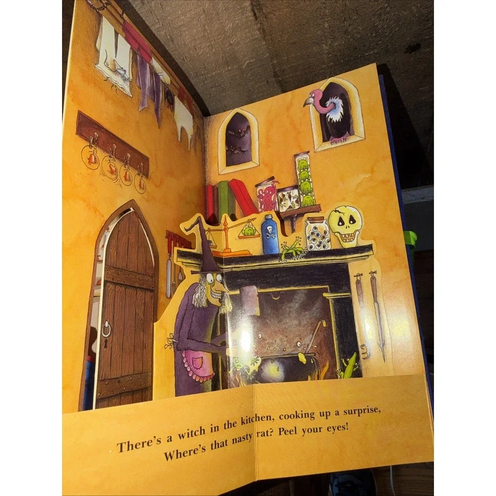 Ghostorama 3-D Diorama Pop-Up Haunted Halloween Castle Book Game Vintage 1998
